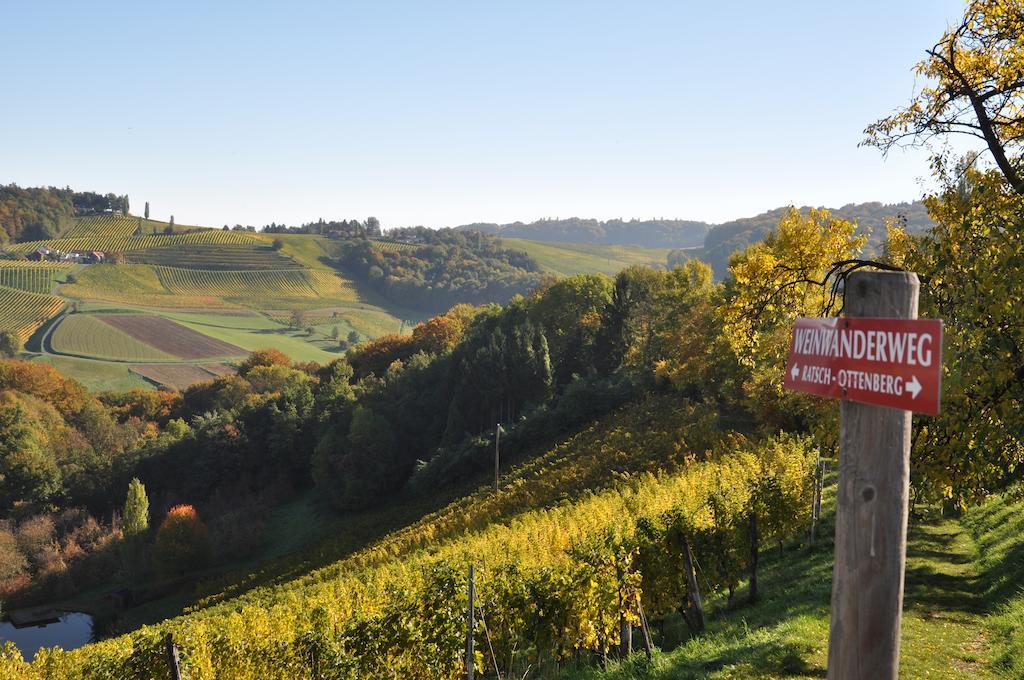Weingut Koegl Bed & Breakfast Ratsch an der Weinstrasse Exterior photo